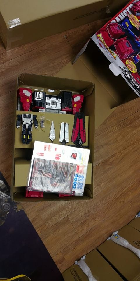 Transformers News: More In-Hand Images & Comparisons of Takara Tomy Transformers Legends LG-EX Grand Maximus