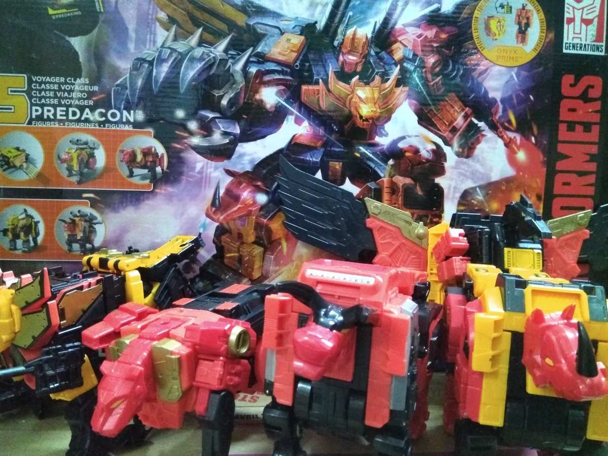 Transformers News: In-Hand Images of Transformers Power of the Primes Predaking
