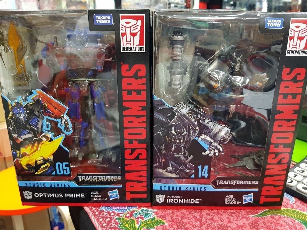 Transformers News: In Package Images of Transformers Studio Series Voyager Ironhide