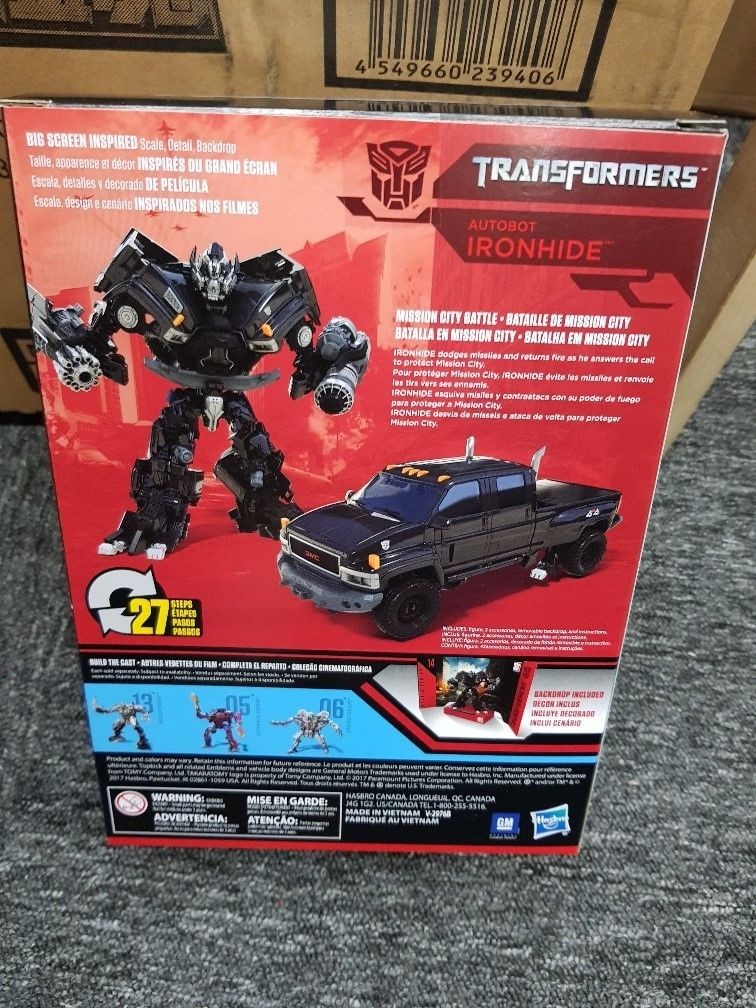 Transformers News: In Package Images of Transformers Studio Series Voyager Ironhide