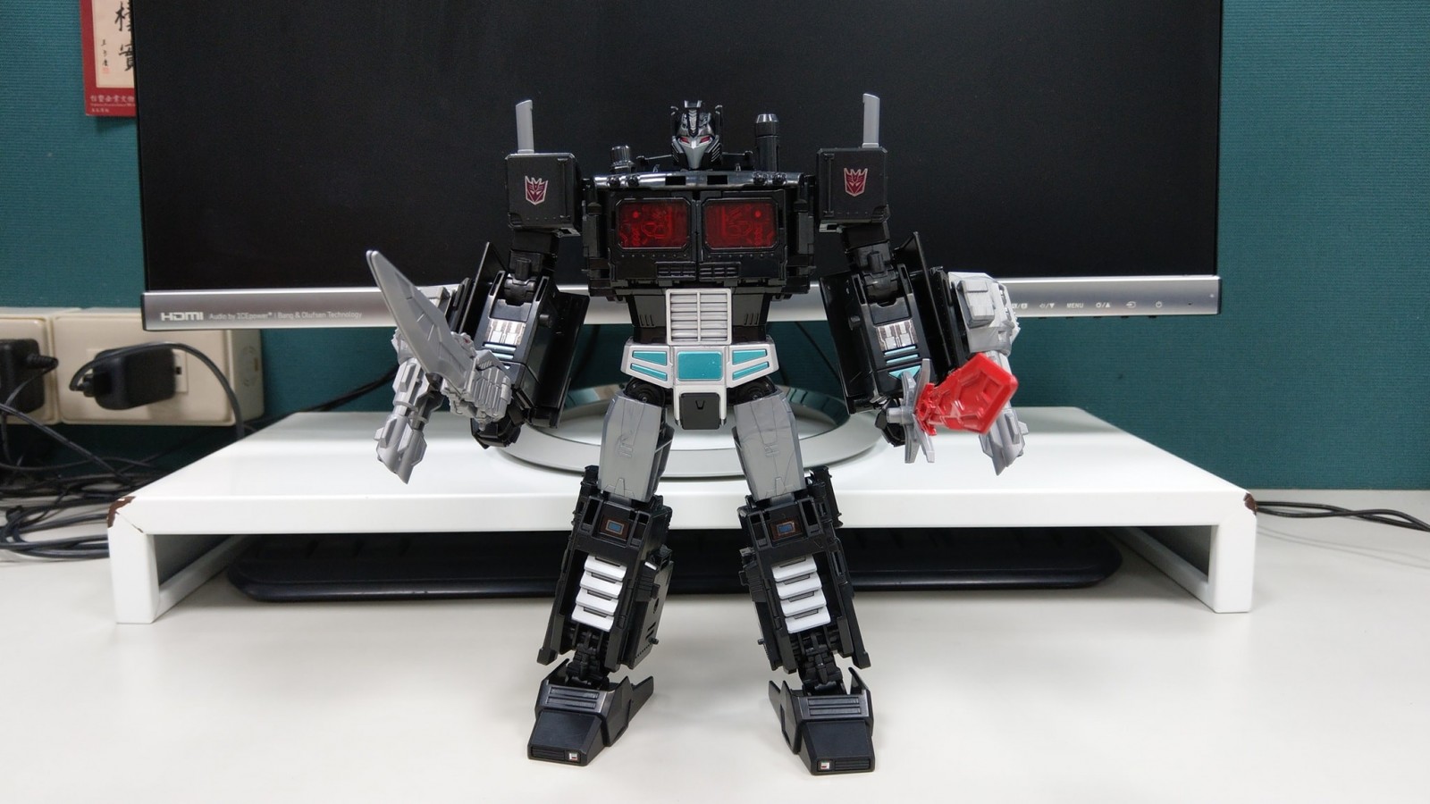 Transformers News: In Hand Images of Transformers Power of the Primes Amazon Exclusive Nemesis Prime