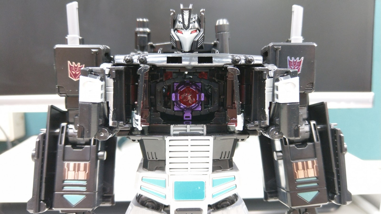 Transformers News: In Hand Images of Transformers Power of the Primes Amazon Exclusive Nemesis Prime