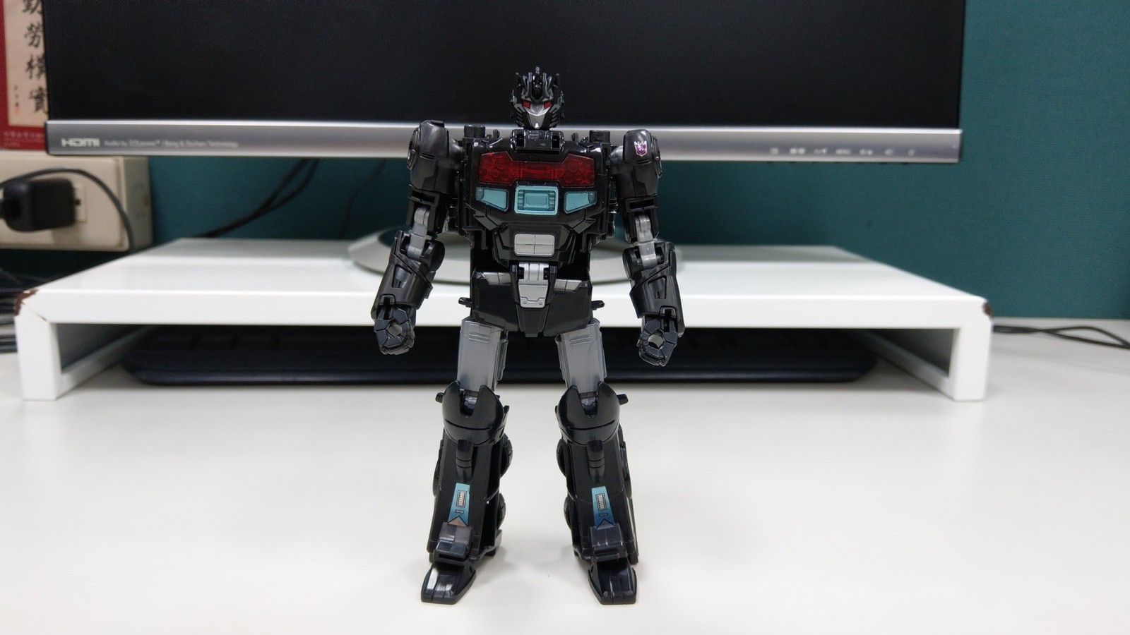 Transformers News: In Hand Images of Transformers Power of the Primes Amazon Exclusive Nemesis Prime