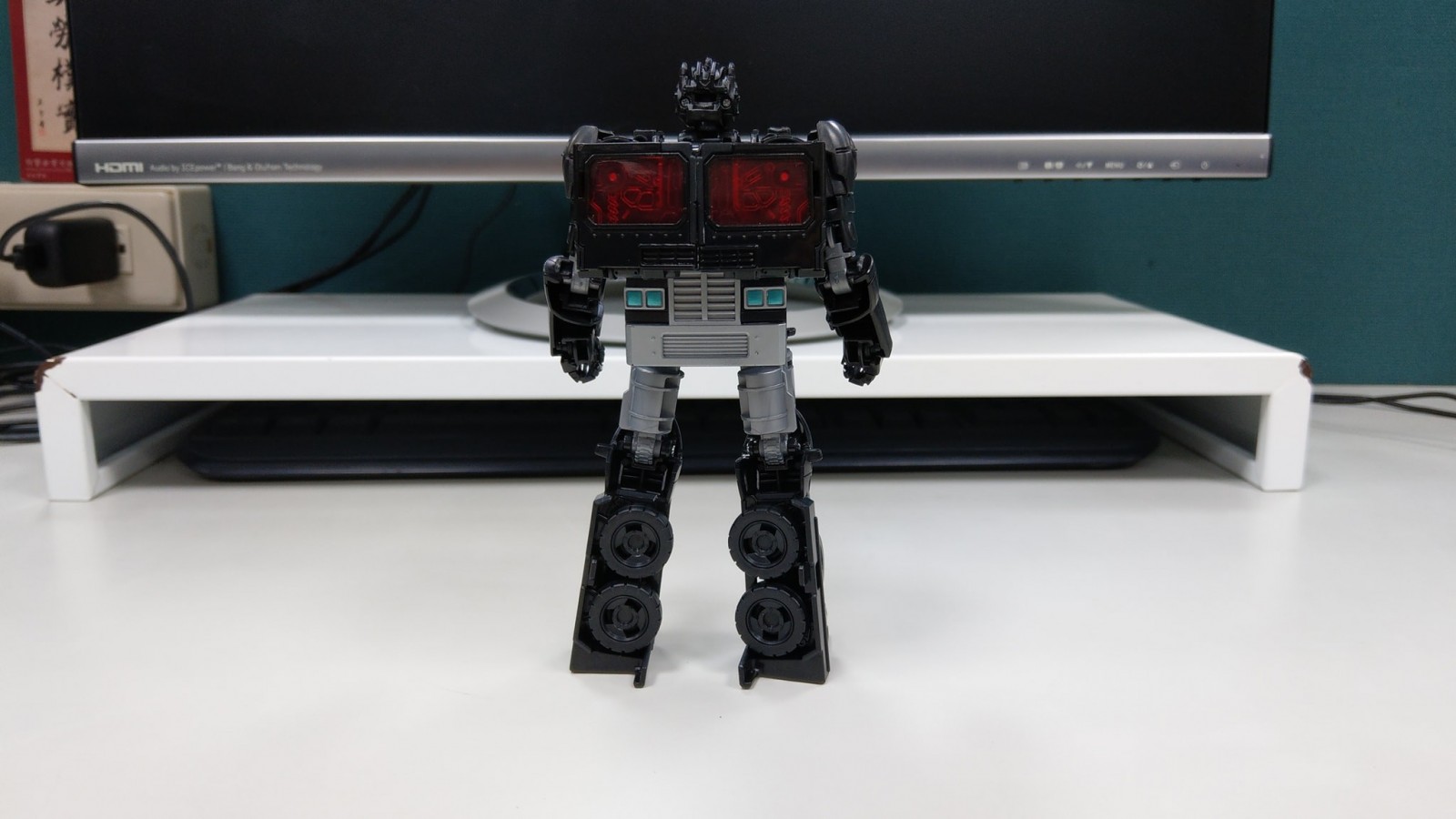 Transformers News: In Hand Images of Transformers Power of the Primes Amazon Exclusive Nemesis Prime