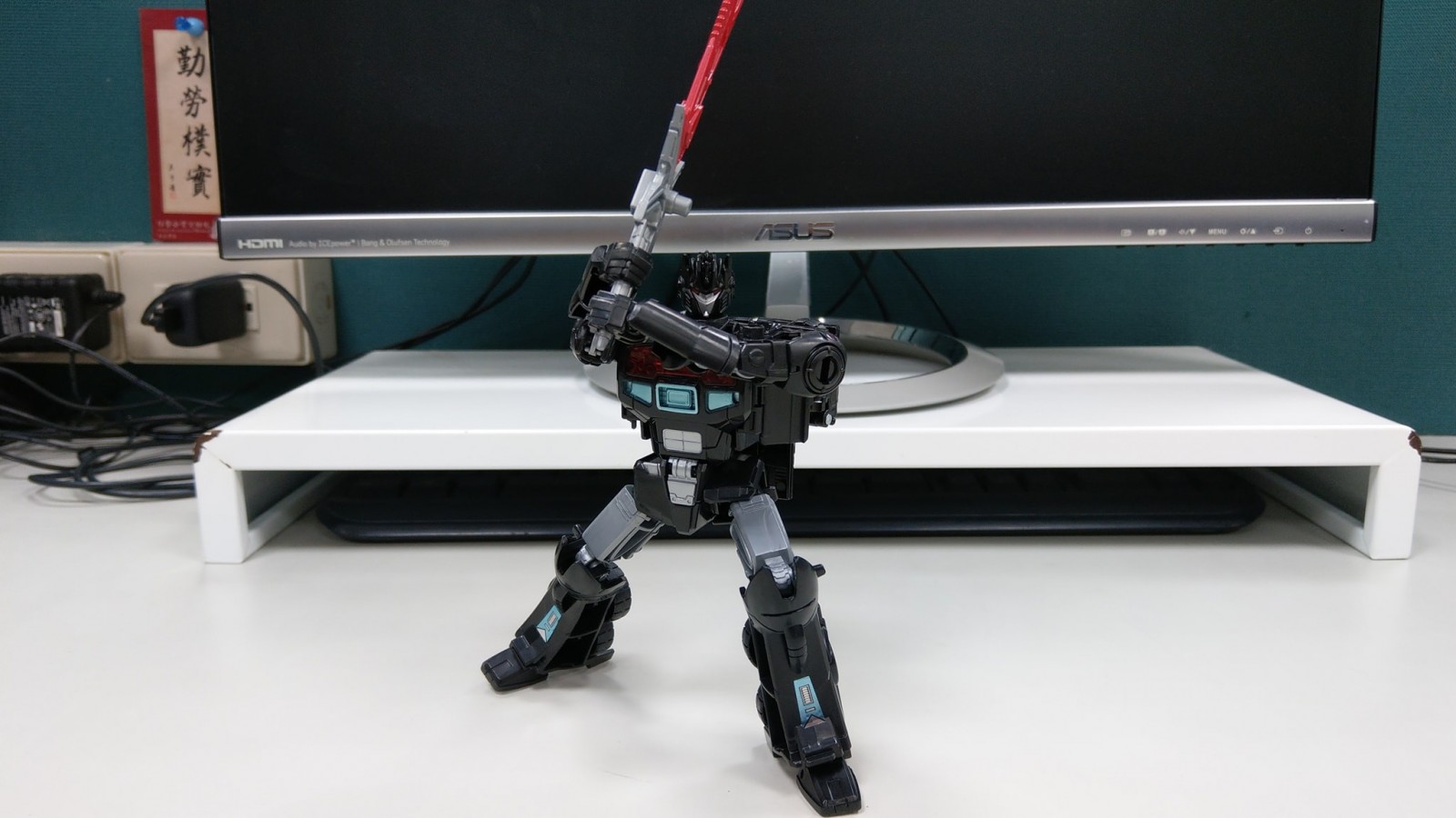 Transformers News: In Hand Images of Transformers Power of the Primes Amazon Exclusive Nemesis Prime
