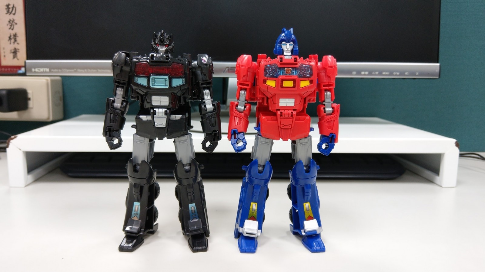 Transformers News: In Hand Images of Transformers Power of the Primes Amazon Exclusive Nemesis Prime