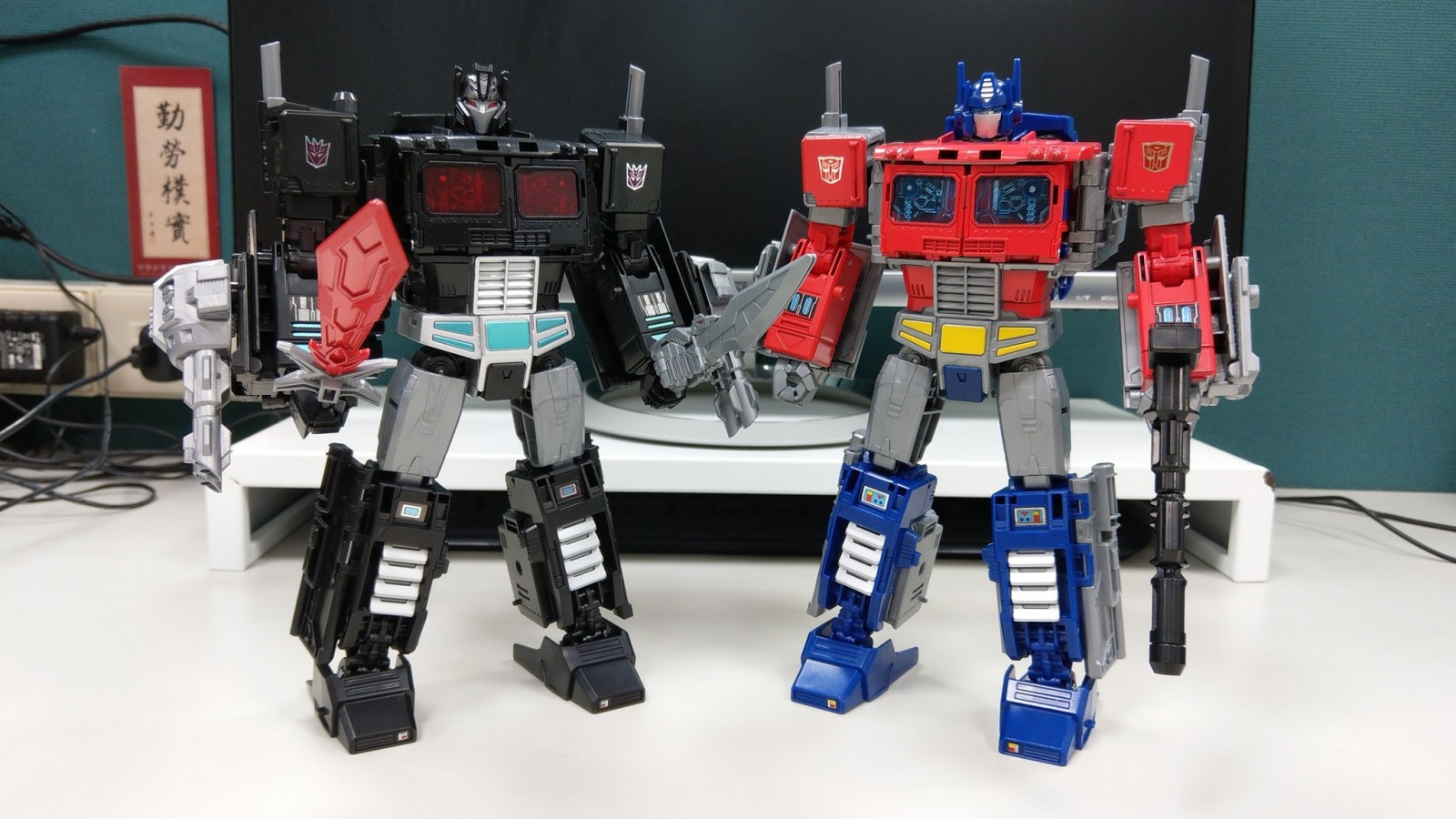 Transformers News: In Hand Images of Transformers Power of the Primes Amazon Exclusive Nemesis Prime