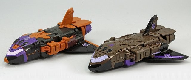 Transformers News: In-Hand Images and Comparisons of Transformers Prime Wars Blast Off