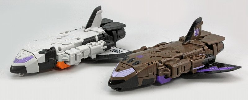 Transformers News: In-Hand Images and Comparisons of Transformers Prime Wars Blast Off