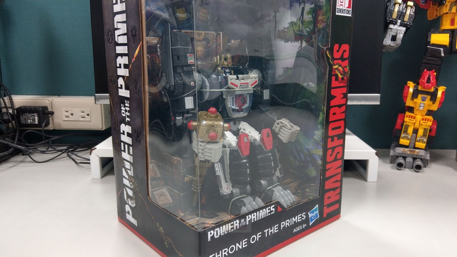 Transformers News: Transformers Power of the Primes San Diego Comic Con Throne of the Primes Pictorial and Video Review