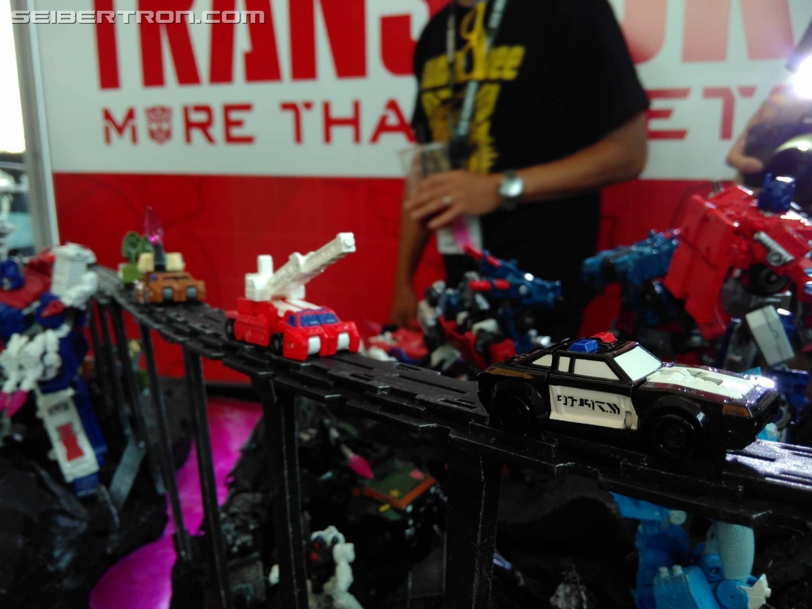 Transformers News: War for Cybertron: Siege Toys on Display at SDCC 2018 with Ultra Magnus, Hound, Ironhide and More Transformers News: War for Cybertron: Siege Toys on Display at SDCC 2018 with Ultra Magnus, Hound, Ironhide and More