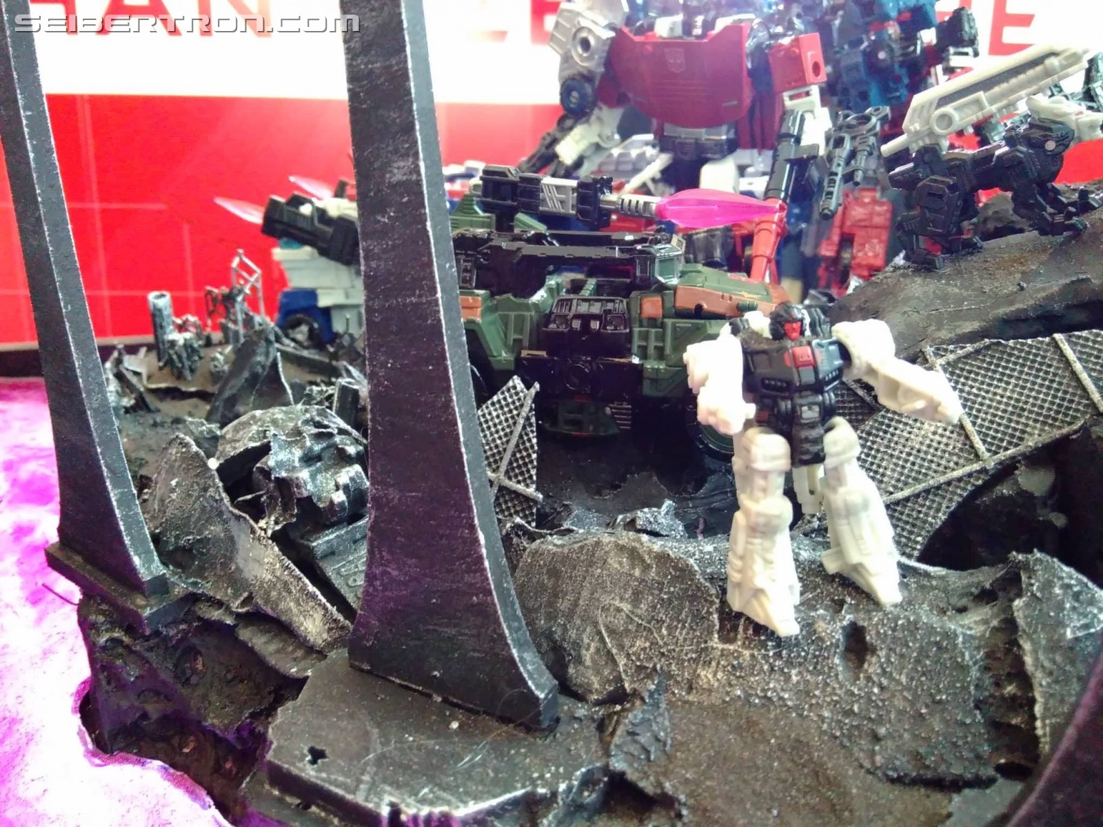 Transformers News: War for Cybertron: Siege Toys on Display at SDCC 2018 with Ultra Magnus, Hound, Ironhide and More Transformers News: War for Cybertron: Siege Toys on Display at SDCC 2018 with Ultra Magnus, Hound, Ironhide and More