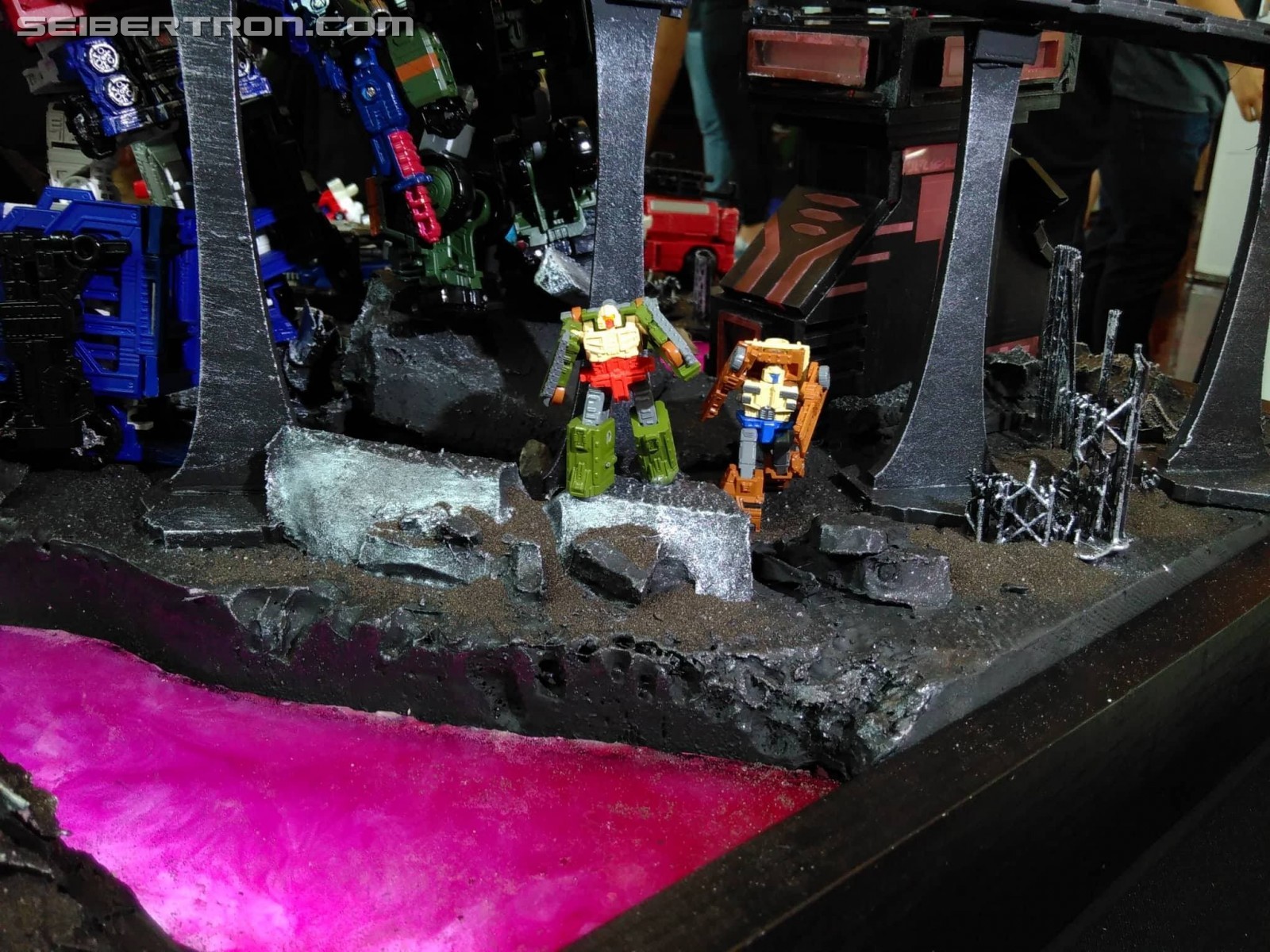 Transformers News: War for Cybertron: Siege Toys on Display at SDCC 2018 with Ultra Magnus, Hound, Ironhide and More Transformers News: War for Cybertron: Siege Toys on Display at SDCC 2018 with Ultra Magnus, Hound, Ironhide and More