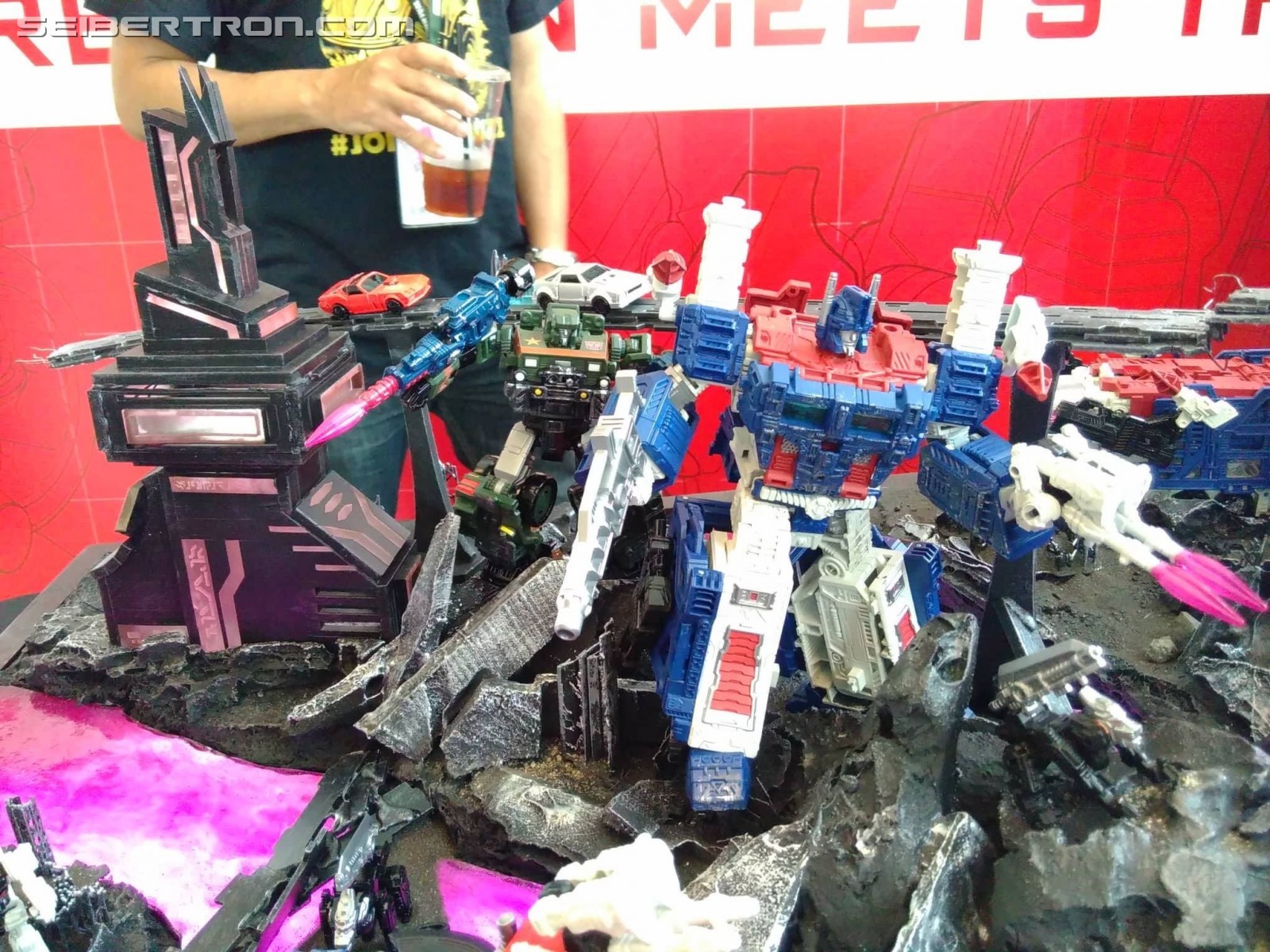 Transformers News: War for Cybertron: Siege Toys on Display at SDCC 2018 with Ultra Magnus, Hound, Ironhide and More Transformers News: War for Cybertron: Siege Toys on Display at SDCC 2018 with Ultra Magnus, Hound, Ironhide and More