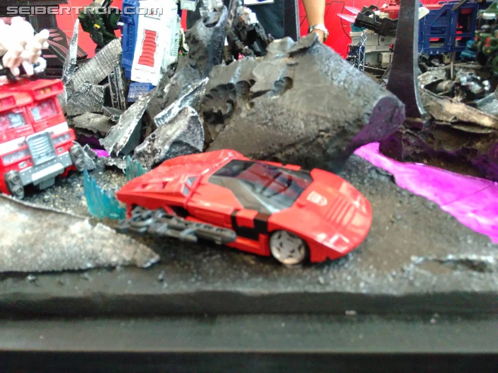 Transformers News: War for Cybertron: Siege Toys on Display at SDCC 2018 with Ultra Magnus, Hound, Ironhide and More Transformers News: War for Cybertron: Siege Toys on Display at SDCC 2018 with Ultra Magnus, Hound, Ironhide and More