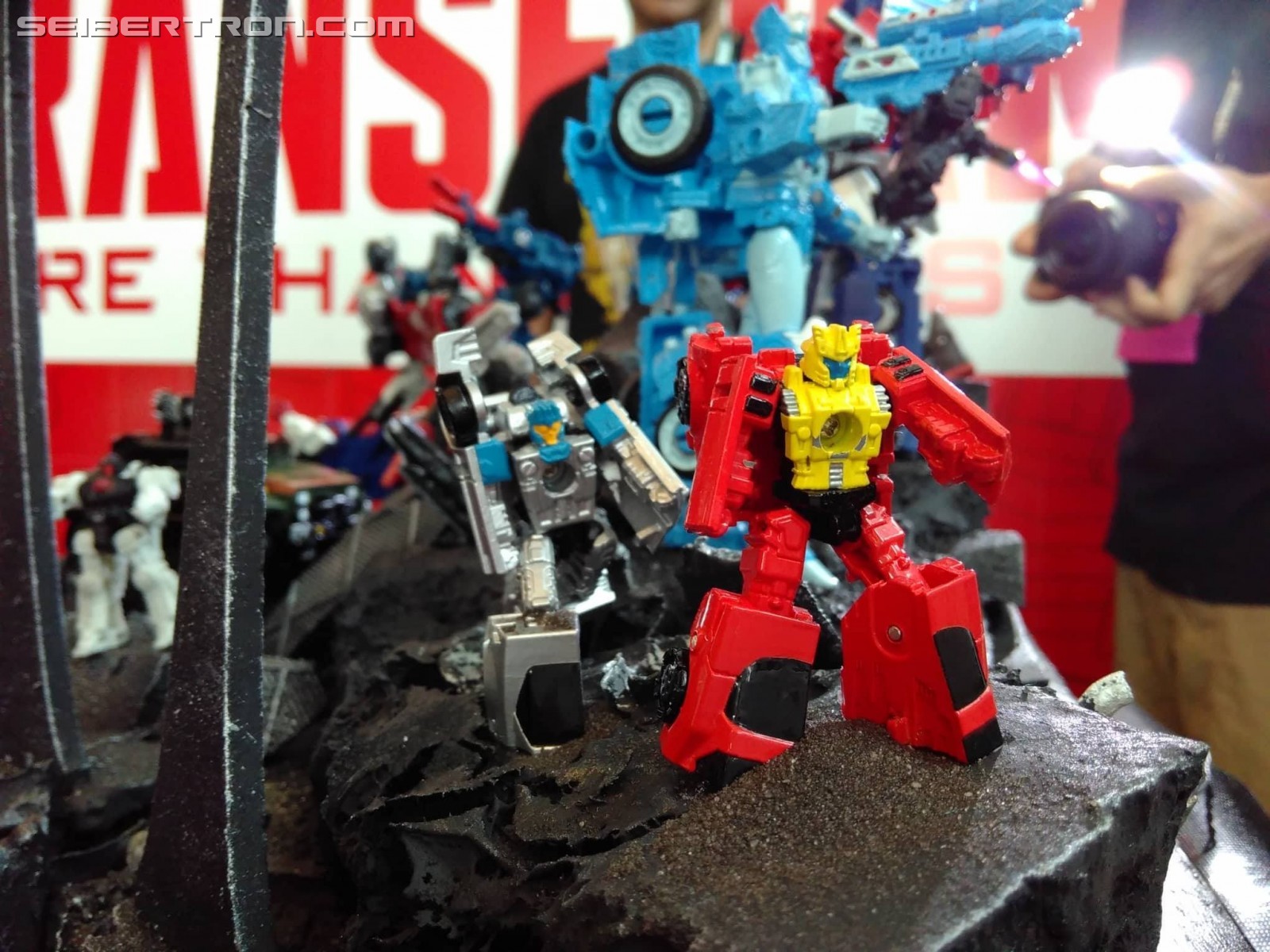 Transformers News: War for Cybertron: Siege Toys on Display at SDCC 2018 with Ultra Magnus, Hound, Ironhide and More Transformers News: War for Cybertron: Siege Toys on Display at SDCC 2018 with Ultra Magnus, Hound, Ironhide and More