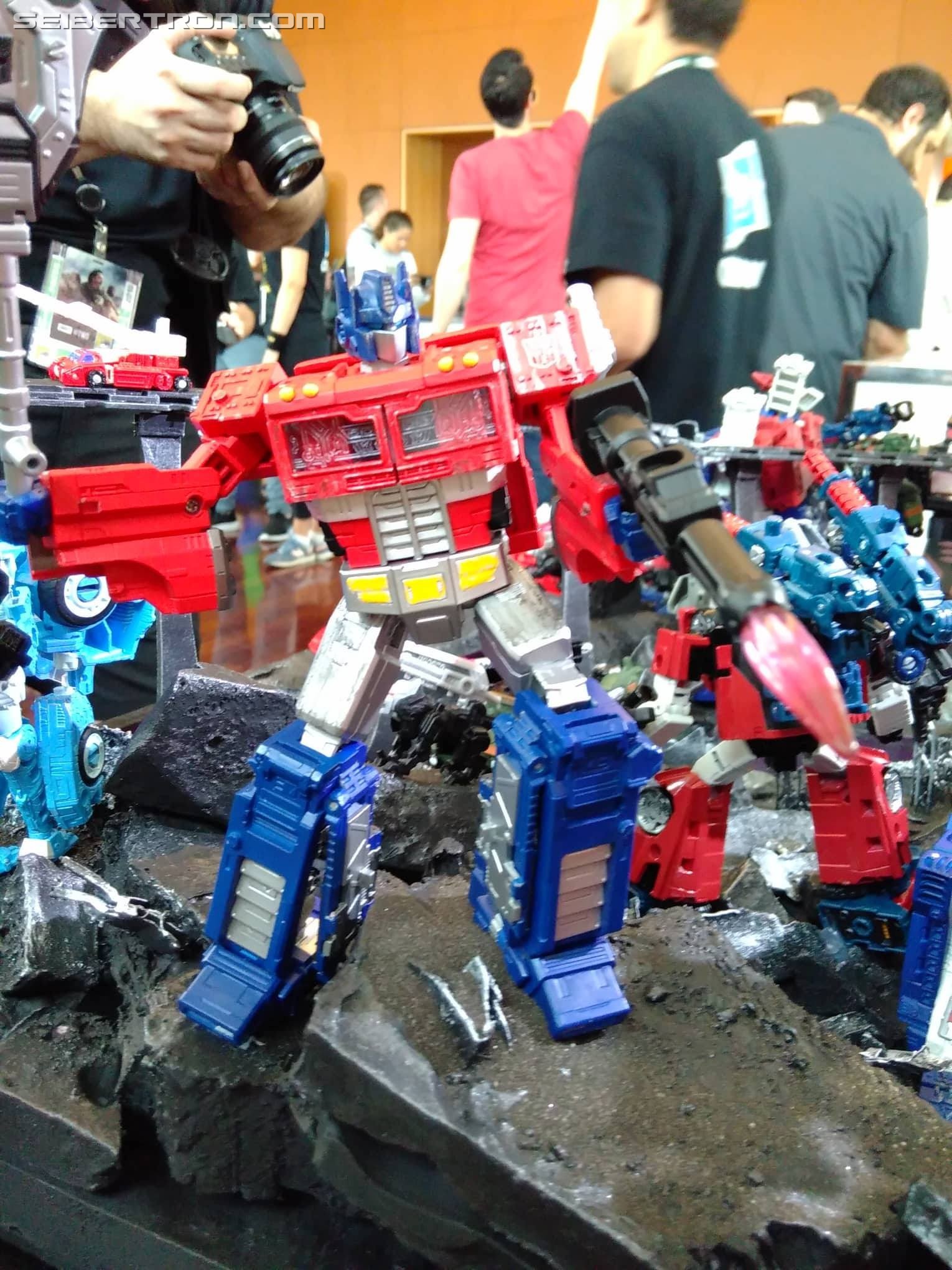 Transformers News: War for Cybertron: Siege Toys on Display at SDCC 2018 with Ultra Magnus, Hound, Ironhide and More Transformers News: War for Cybertron: Siege Toys on Display at SDCC 2018 with Ultra Magnus, Hound, Ironhide and More