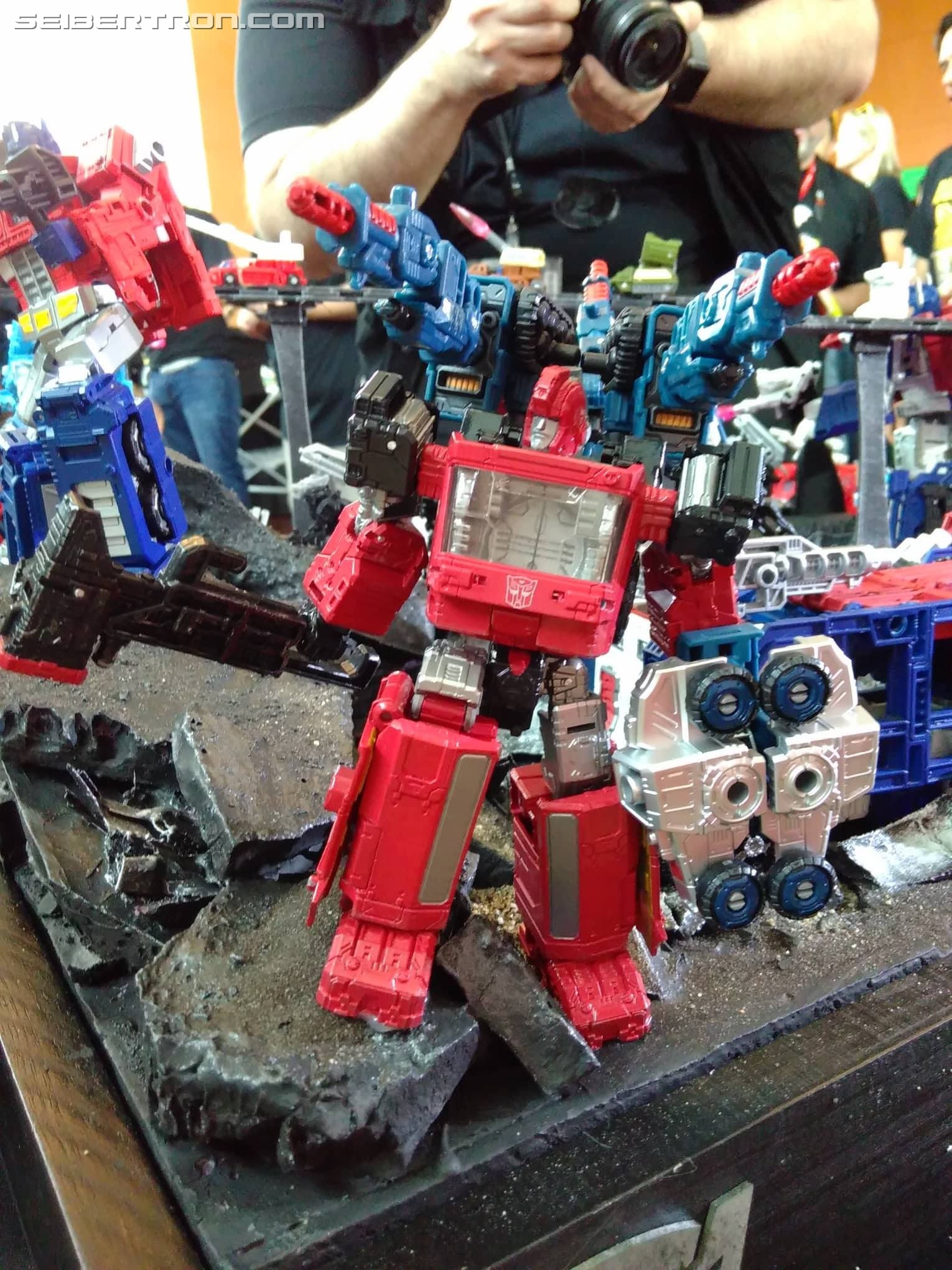 Transformers News: War for Cybertron: Siege Toys on Display at SDCC 2018 with Ultra Magnus, Hound, Ironhide and More Transformers News: War for Cybertron: Siege Toys on Display at SDCC 2018 with Ultra Magnus, Hound, Ironhide and More