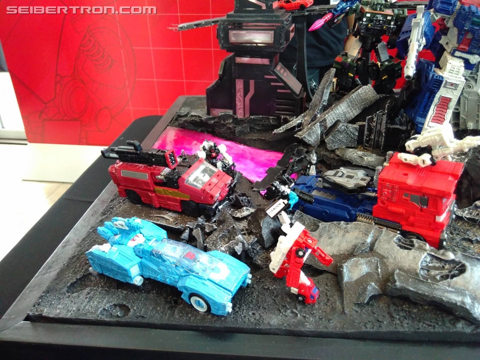 Transformers News: War for Cybertron: Siege Toys on Display at SDCC 2018 with Ultra Magnus, Hound, Ironhide and More Transformers News: War for Cybertron: Siege Toys on Display at SDCC 2018 with Ultra Magnus, Hound, Ironhide and More