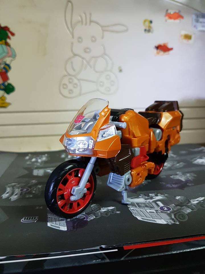 Transformers News: In-Hand Images of Transformers Power of the Primes Exclusive Wreck-Gar