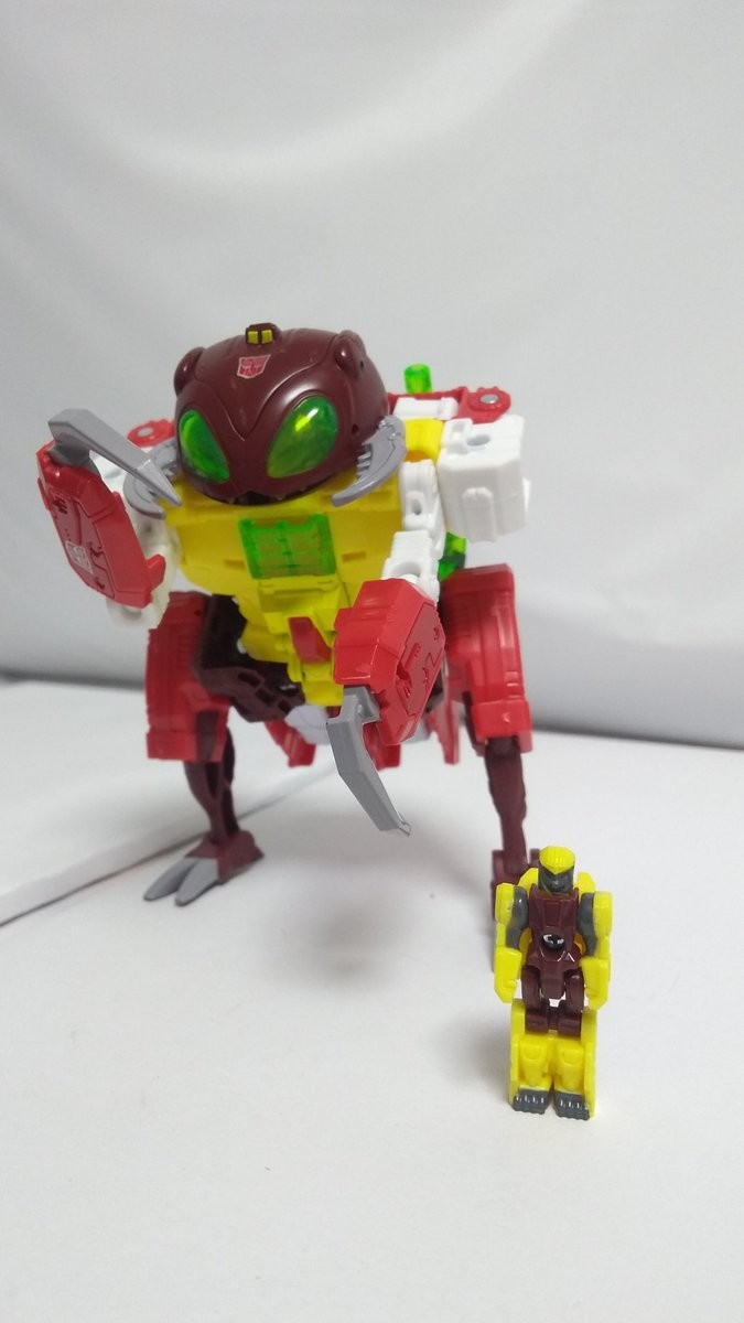 Transformers News: Transformers Titans Return Deluxe Repugnus In-Hand Images