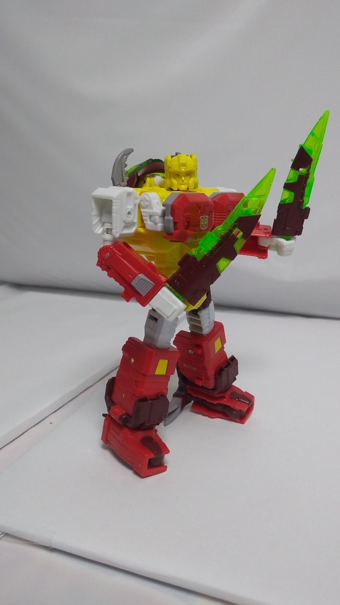 Transformers News: Transformers Titans Return Deluxe Repugnus In-Hand Images