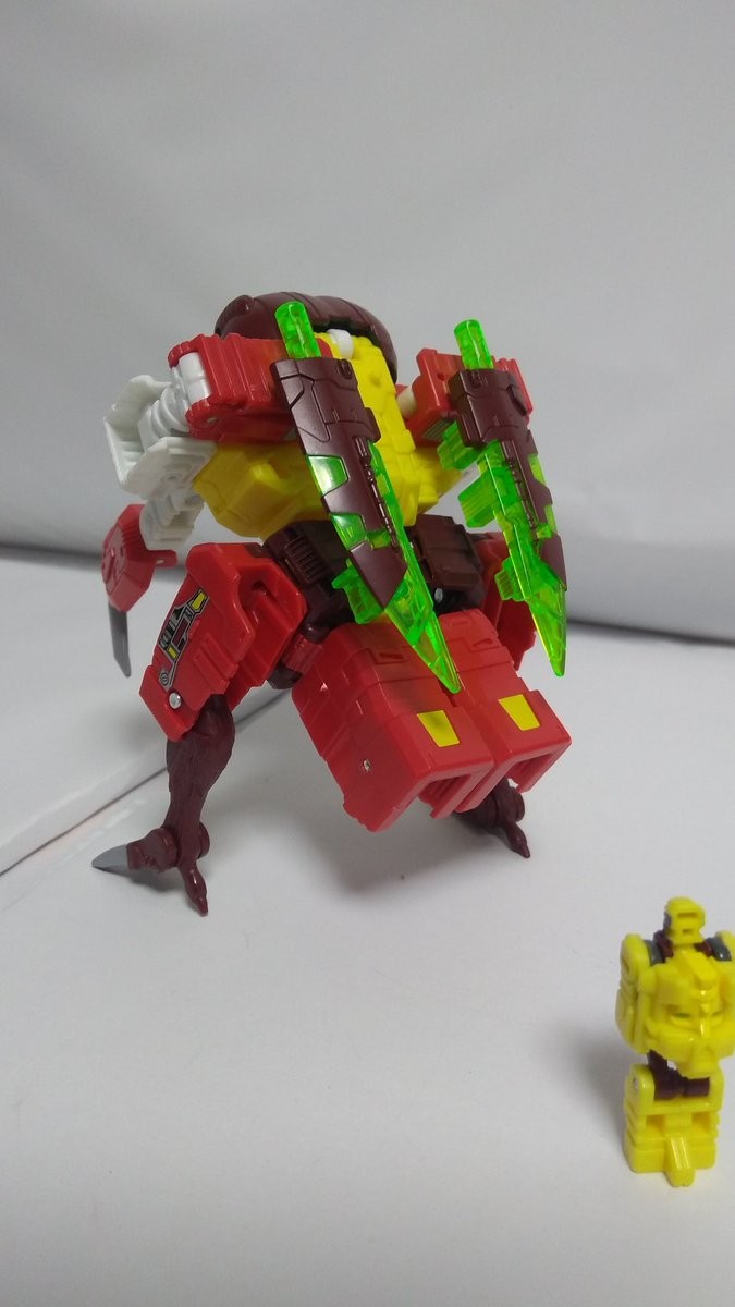 Transformers News: Transformers Titans Return Deluxe Repugnus In-Hand Images