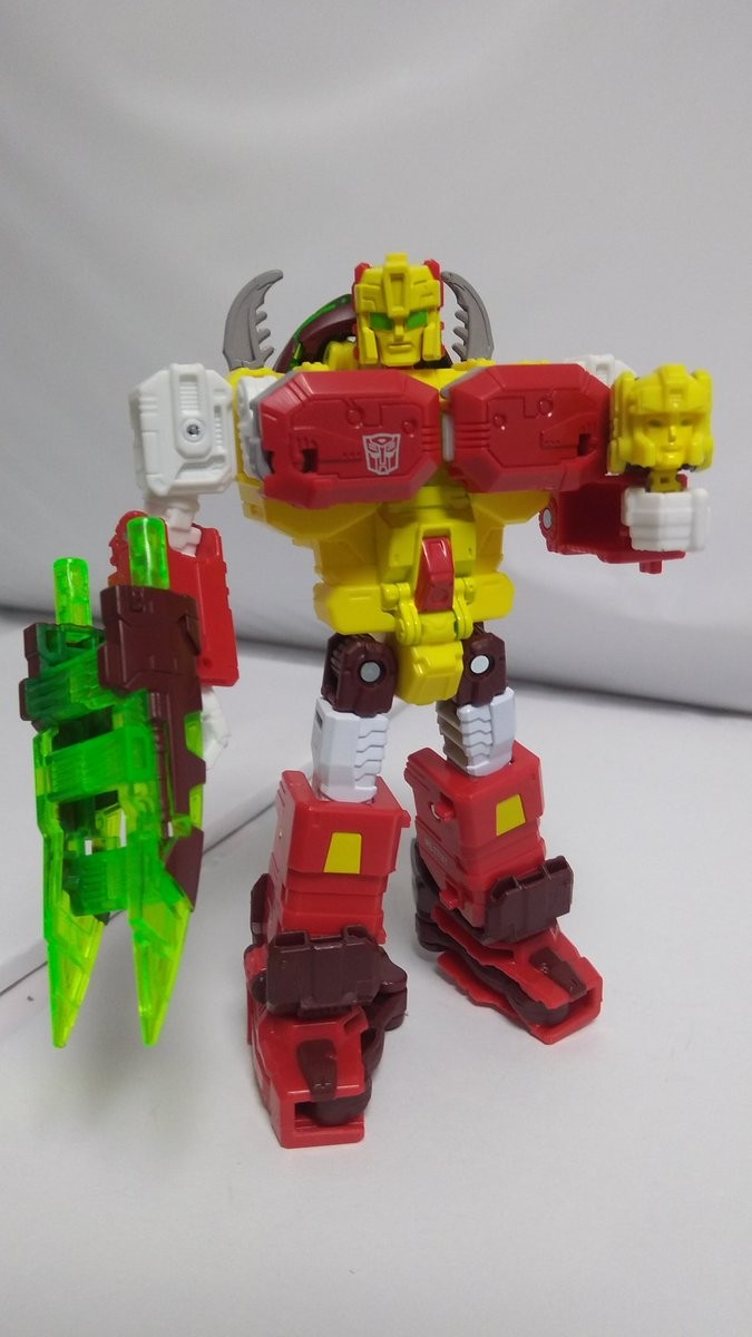 Transformers News: Transformers Titans Return Deluxe Repugnus In-Hand Images