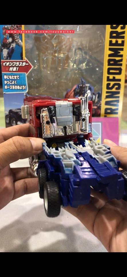 Transformers News: More Images of Bumblebee Movie Evasion Mode Optimus Prime Toy Show Major Differences from Previo Transformers News: More Images of Bumblebee Movie Evasion Mode Optimus Prime Toy Show Major Differences from Previo