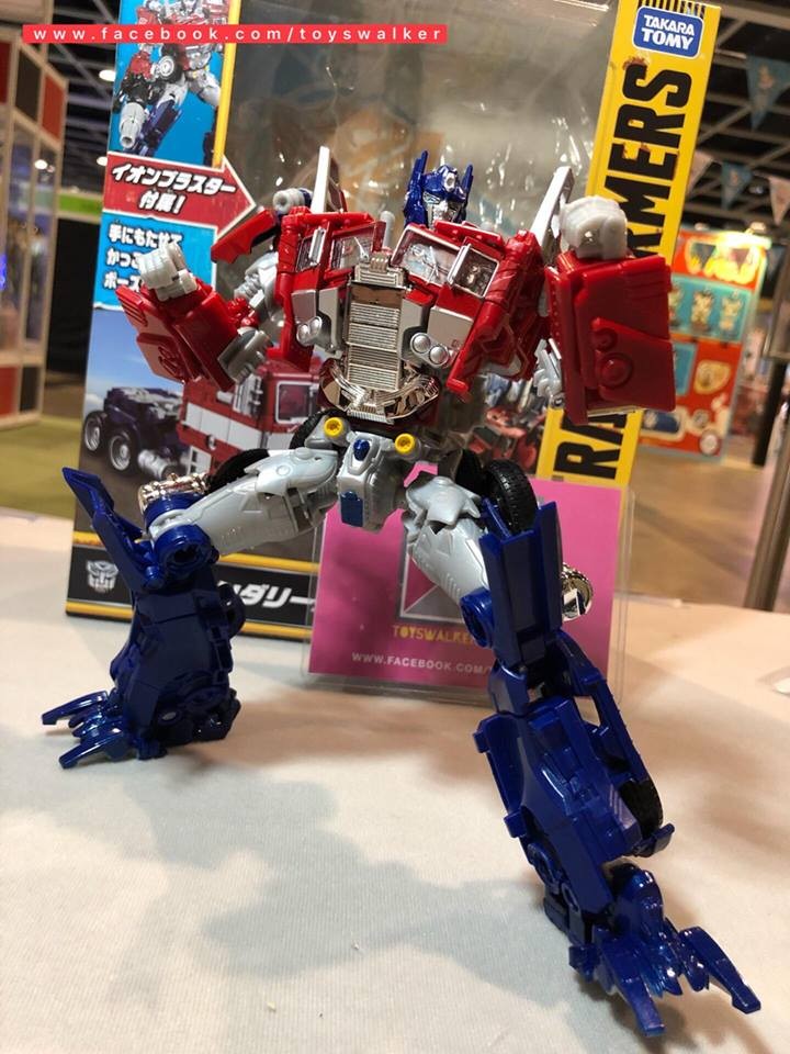 Transformers News: More Images of Bumblebee Movie Evasion Mode Optimus Prime Toy Show Major Differences from Previo Transformers News: More Images of Bumblebee Movie Evasion Mode Optimus Prime Toy Show Major Differences from Previo