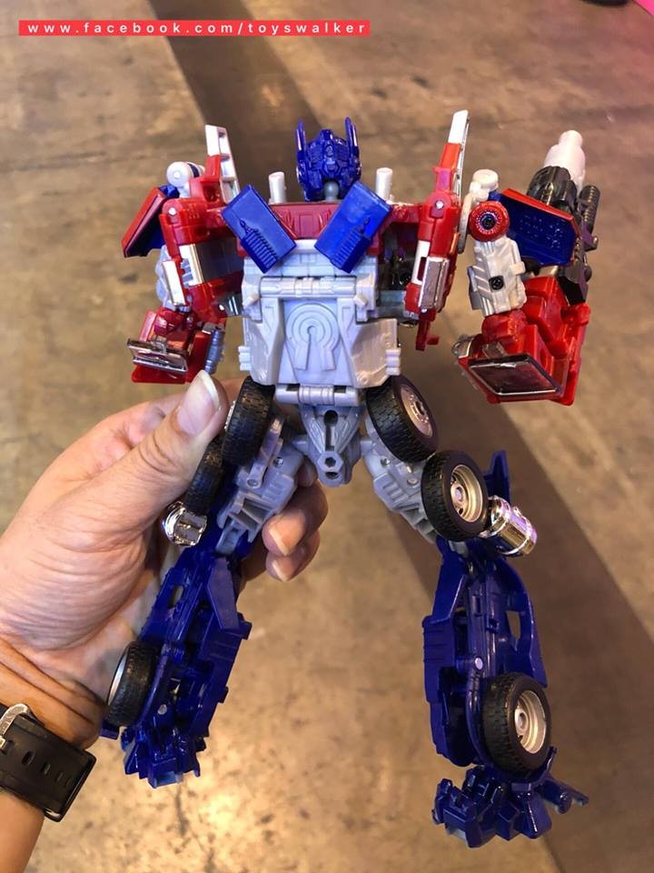 Transformers News: More Images of Bumblebee Movie Evasion Mode Optimus Prime Toy Show Major Differences from Previo Transformers News: More Images of Bumblebee Movie Evasion Mode Optimus Prime Toy Show Major Differences from Previo