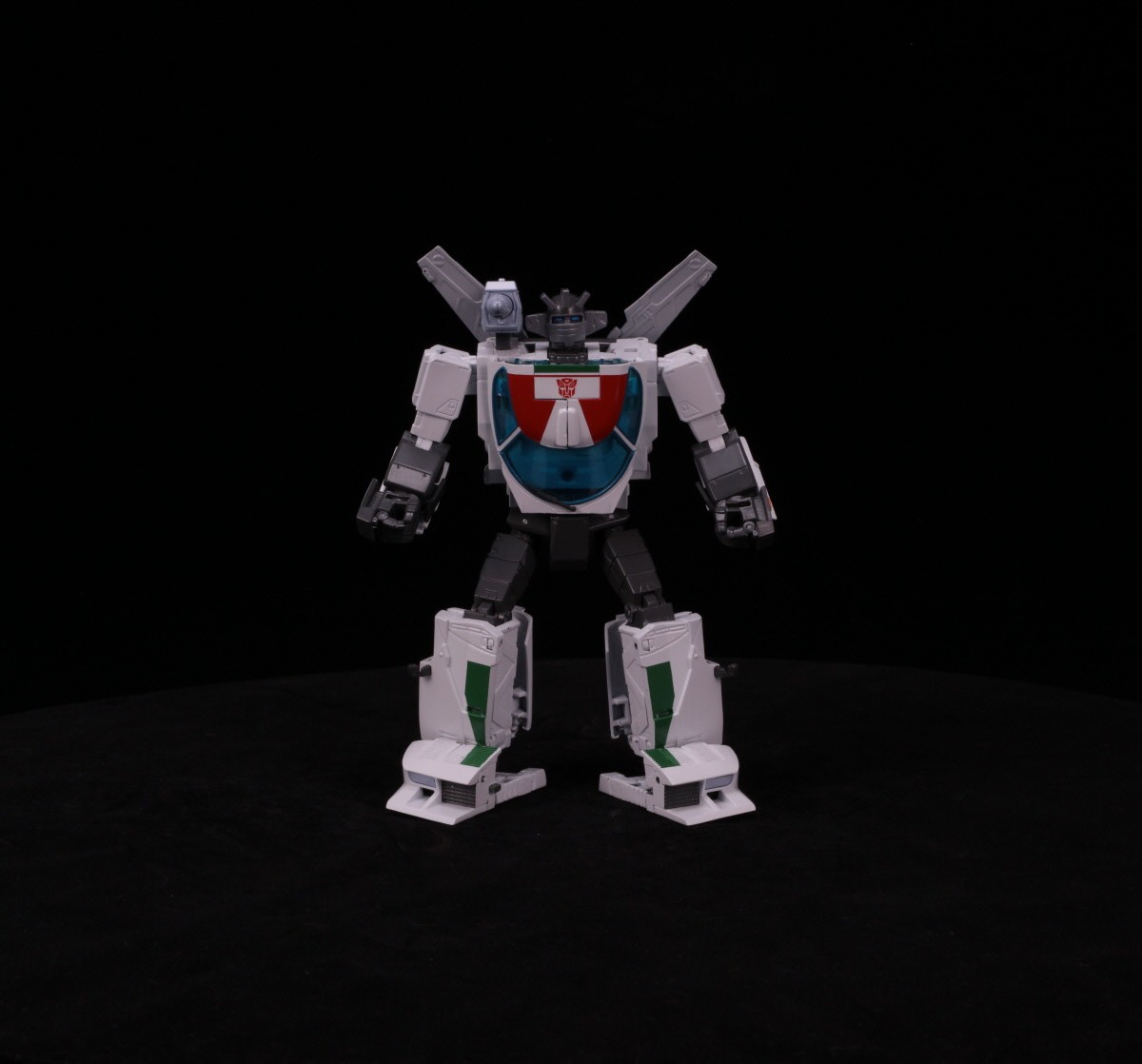 Transformers News: Turn around shots of MP-20+ Wheeljack from Takara Tomy
