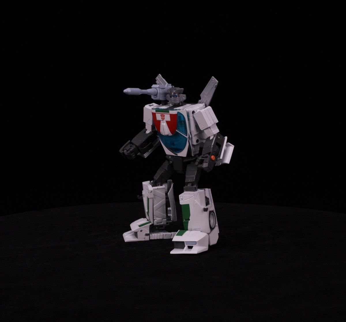 Transformers News: Turn around shots of MP-20+ Wheeljack from Takara Tomy