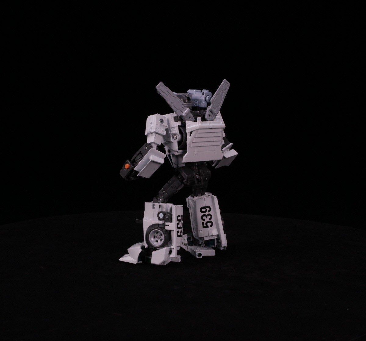 Transformers News: Turn around shots of MP-20+ Wheeljack from Takara Tomy