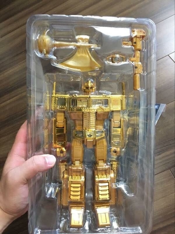 Transformers News: New Images of Takara Tomy Transformers Golden Lagoon Optimus Prime / Convoy