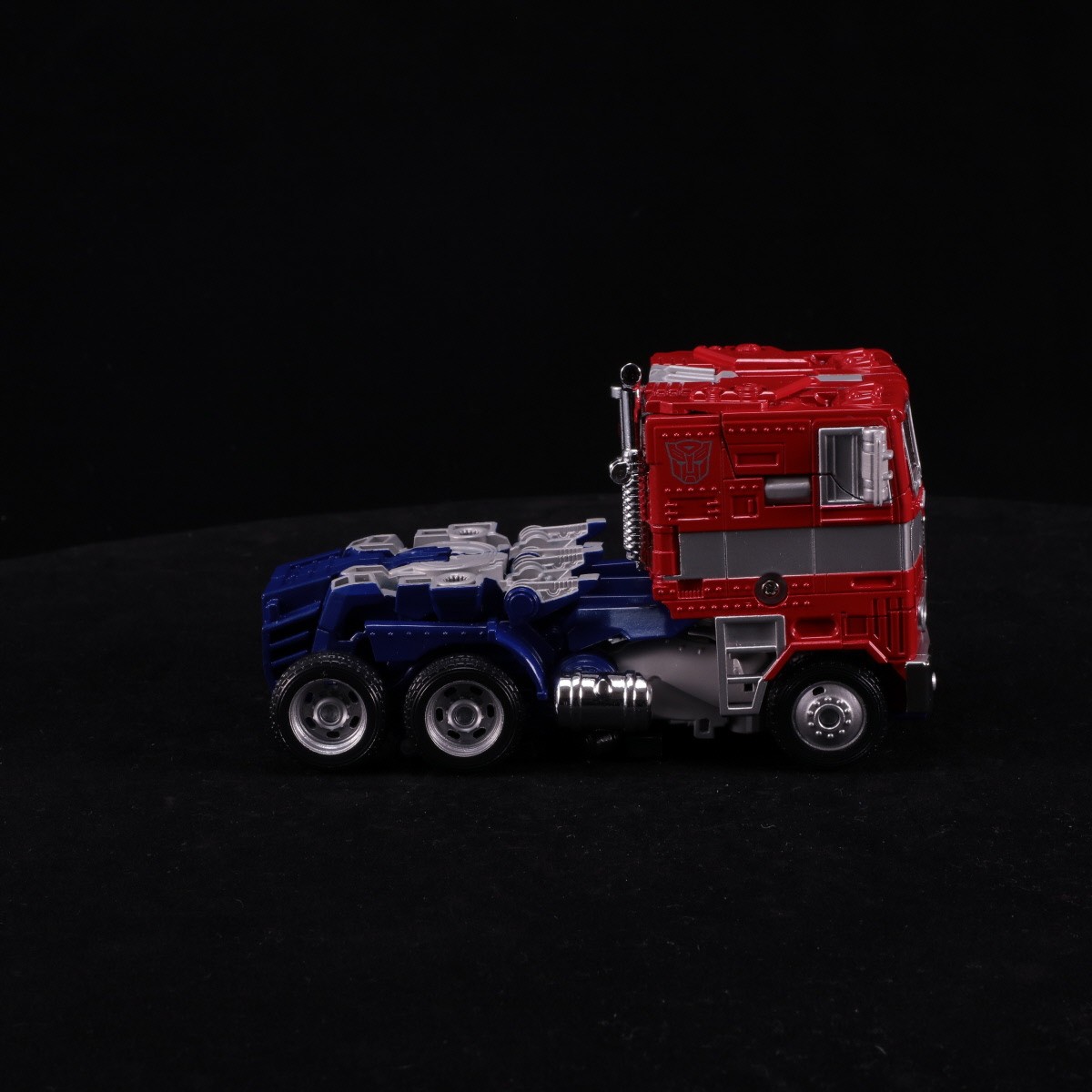 Transformers News: Turnaround Images of Takara Tomy Transformers Bumblebee Movie BB-02 Legendary Optimus Prime