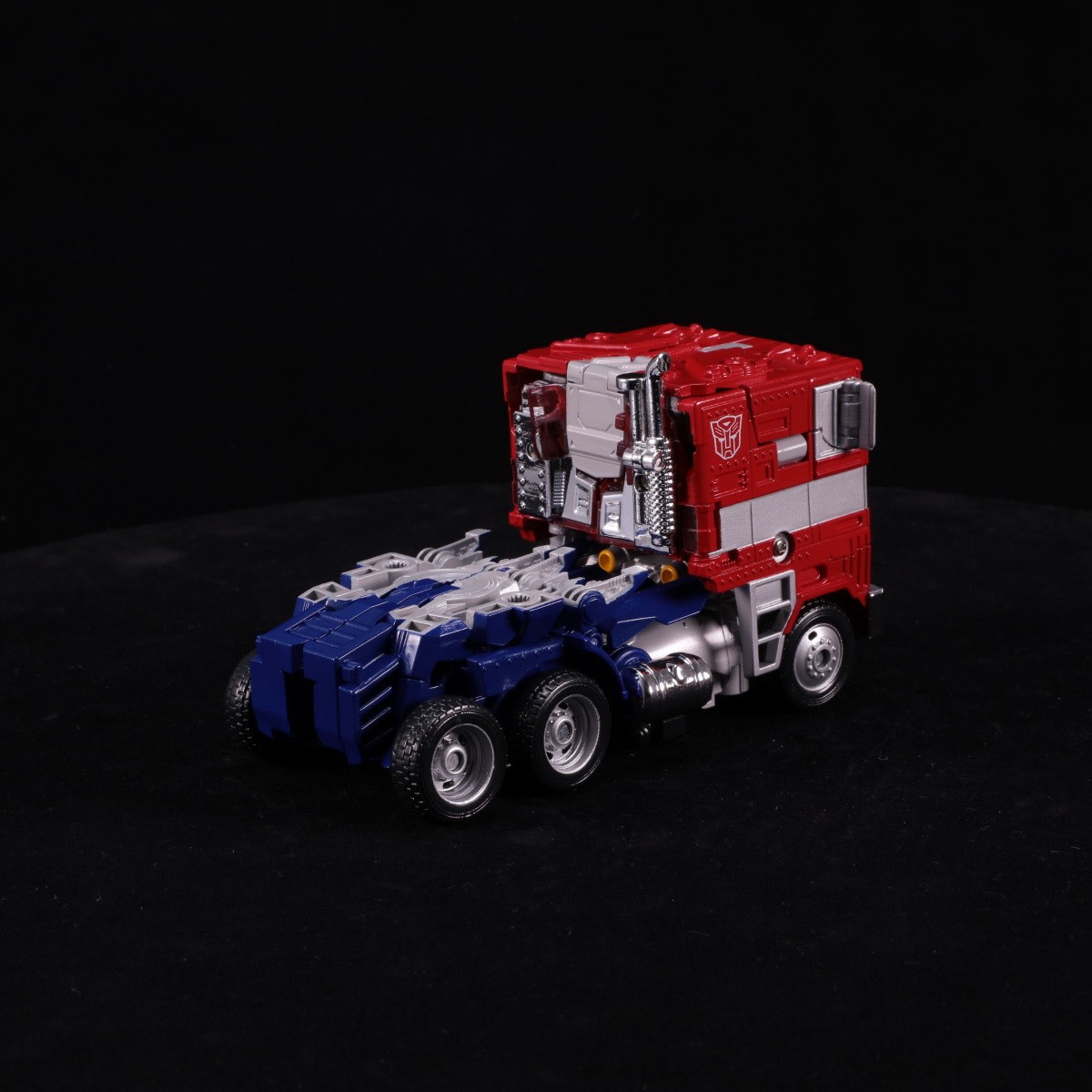 Transformers News: Turnaround Images of Takara Tomy Transformers Bumblebee Movie BB-02 Legendary Optimus Prime