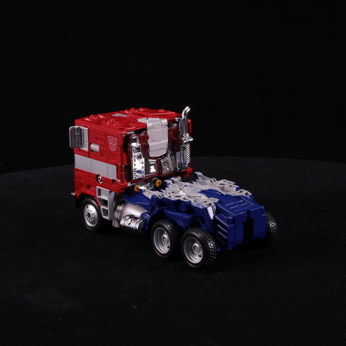 Transformers News: Turnaround Images of Takara Tomy Transformers Bumblebee Movie BB-02 Legendary Optimus Prime