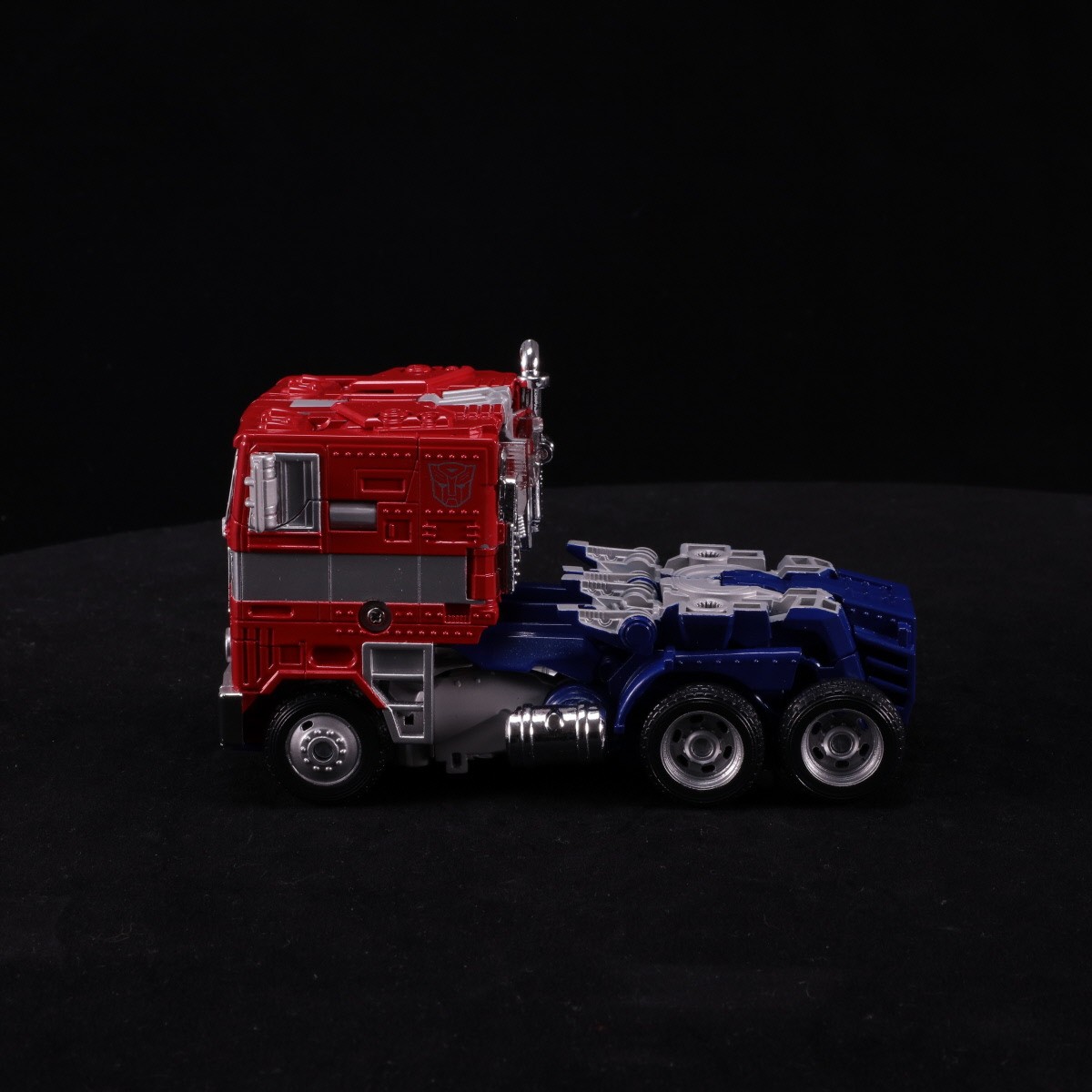 Transformers News: Turnaround Images of Takara Tomy Transformers Bumblebee Movie BB-02 Legendary Optimus Prime