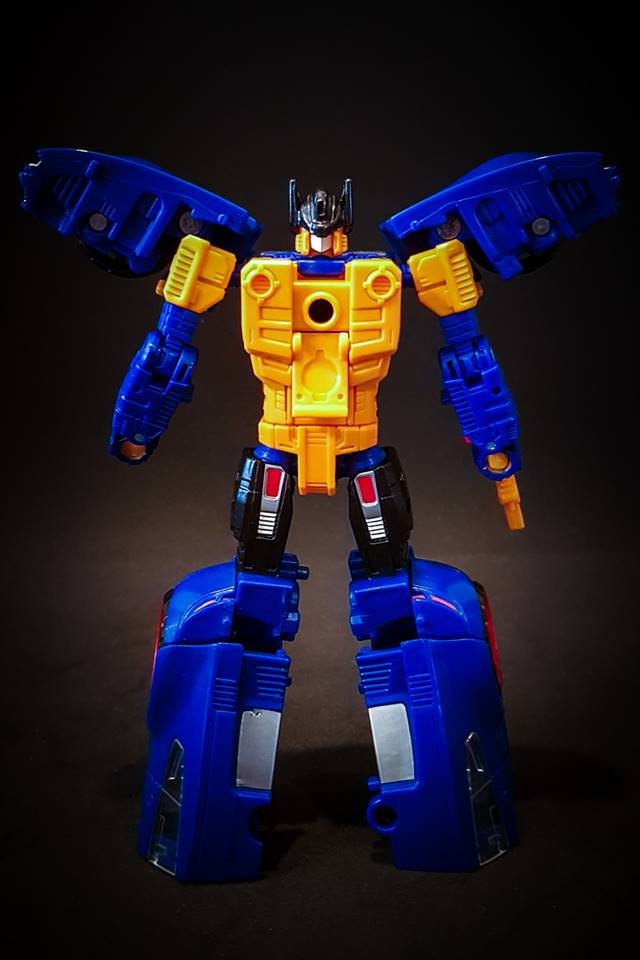 Transformers News: More In hand photos of Prime Wars Exclusive Punch/Counterpunch