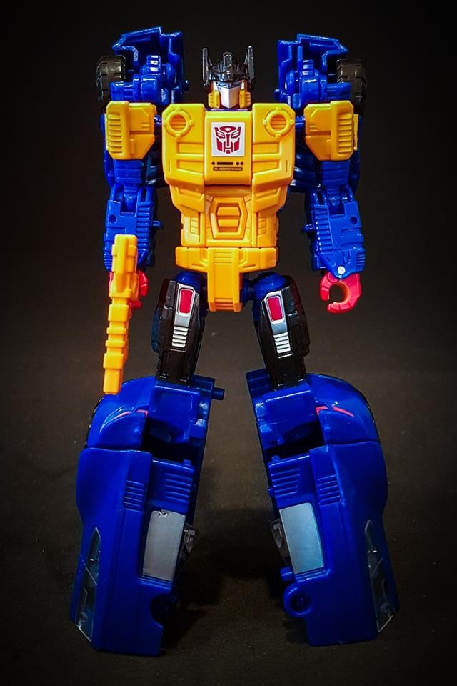 Transformers News: More In hand photos of Prime Wars Exclusive Punch/Counterpunch