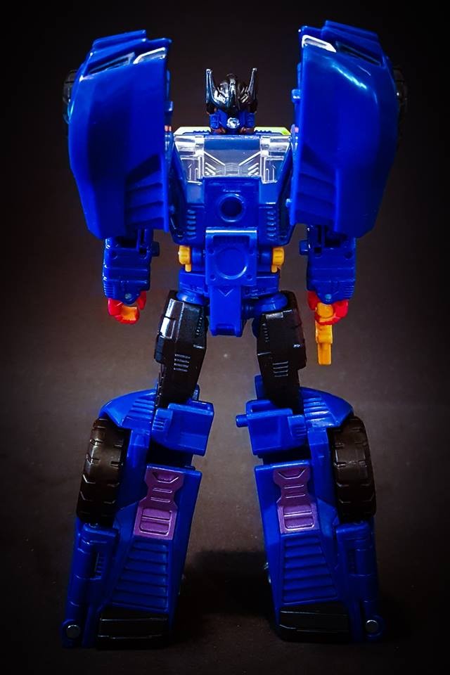 Transformers News: More In hand photos of Prime Wars Exclusive Punch/Counterpunch