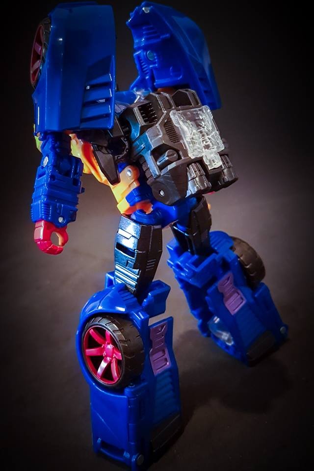 Transformers News: More In hand photos of Prime Wars Exclusive Punch/Counterpunch