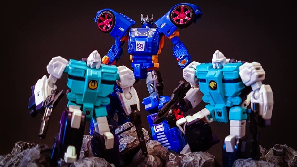 Transformers News: More In hand photos of Prime Wars Exclusive Punch/Counterpunch