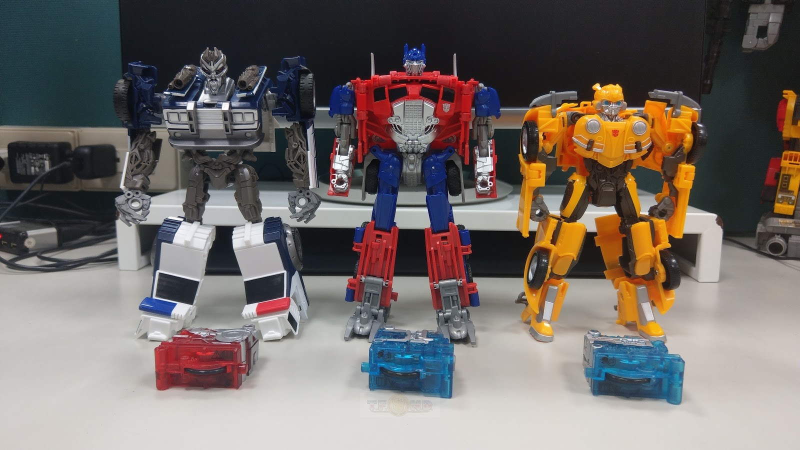 Transformers News: Transformers: Bumblebee Energon Igniters Nitro Series In-Hand Pictures and Demo Videos Transformers News: Transformers: Bumblebee Energon Igniters Nitro Series In-Hand Pictures and Demo Videos