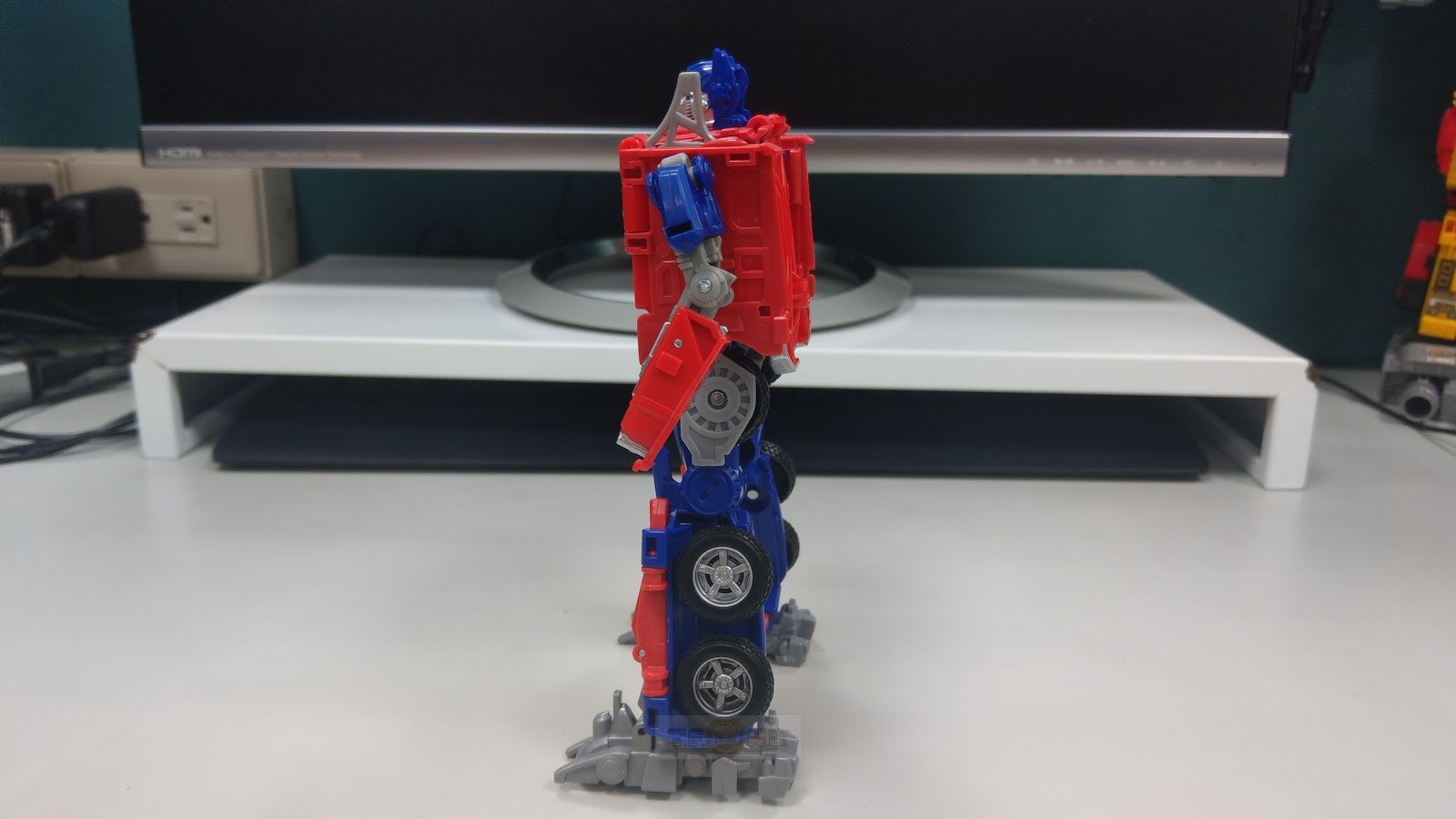 Transformers News: Transformers: Bumblebee Energon Igniters Nitro Series In-Hand Pictures and Demo Videos Transformers News: Transformers: Bumblebee Energon Igniters Nitro Series In-Hand Pictures and Demo Videos