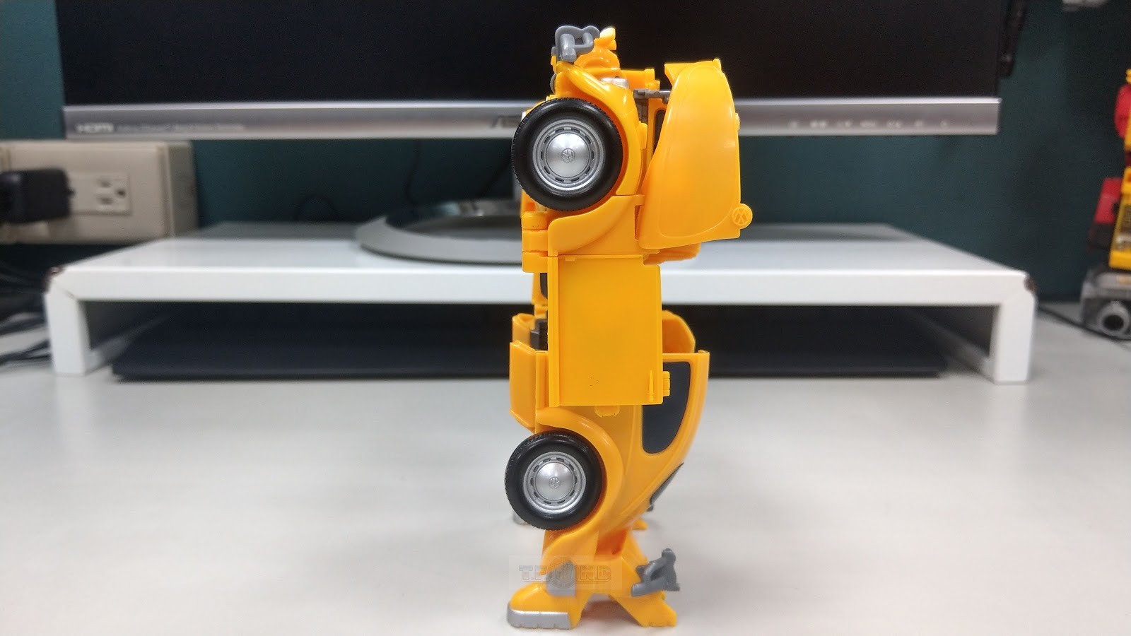 Transformers News: Transformers: Bumblebee Energon Igniters Nitro Series In-Hand Pictures and Demo Videos Transformers News: Transformers: Bumblebee Energon Igniters Nitro Series In-Hand Pictures and Demo Videos