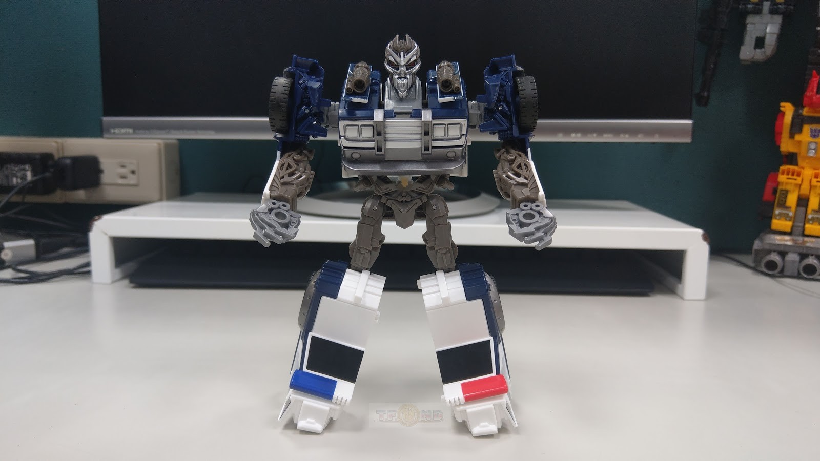 Transformers News: Transformers: Bumblebee Energon Igniters Nitro Series In-Hand Pictures and Demo Videos Transformers News: Transformers: Bumblebee Energon Igniters Nitro Series In-Hand Pictures and Demo Videos