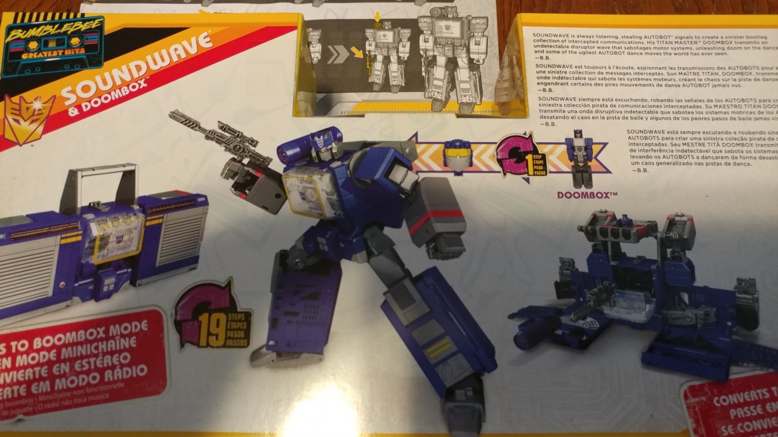 Transformers News: Comparison Images between Transformers Leader Soundwave from Bumblebee Movie and Titans Return