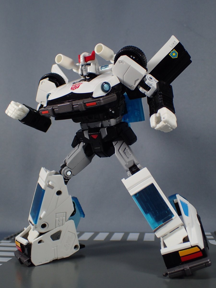 Transformers News: In Hand Images of Transformers Masterpiece MP-17+ Prowl & Collector Coin